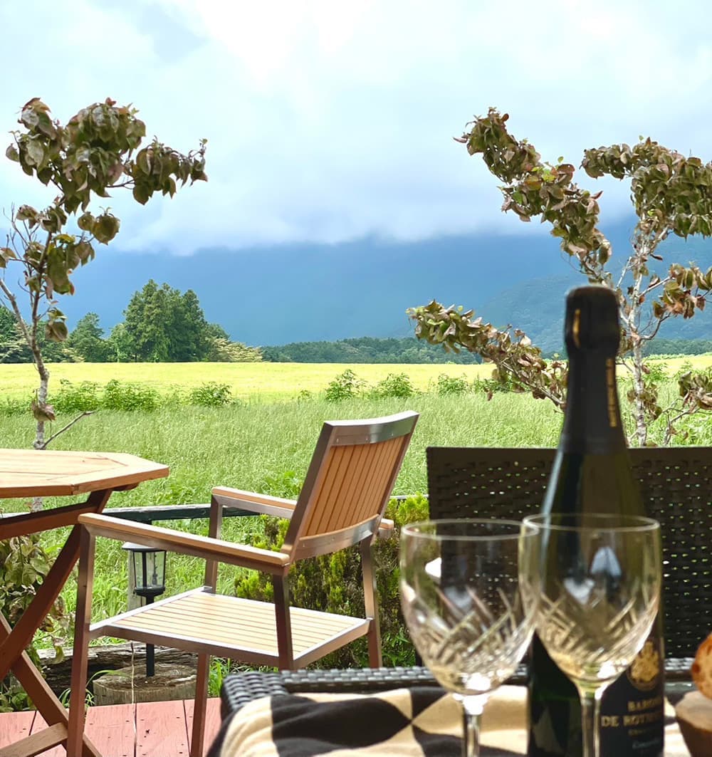 View of Mt. Kenashi from the trailer house site at Urban Camping Asagiri Takarayama in Fujinomiya City, a campsite with a view of Mt. Fuji